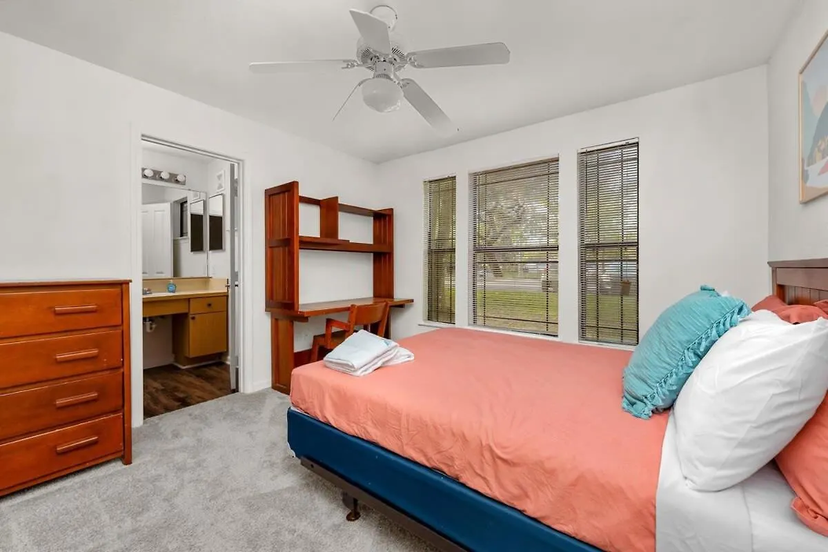 Hébergement de vacances Villa 4Bd 2 Mi To Usf Free Pool + 24 Hour Gym à Tampa États-Unis